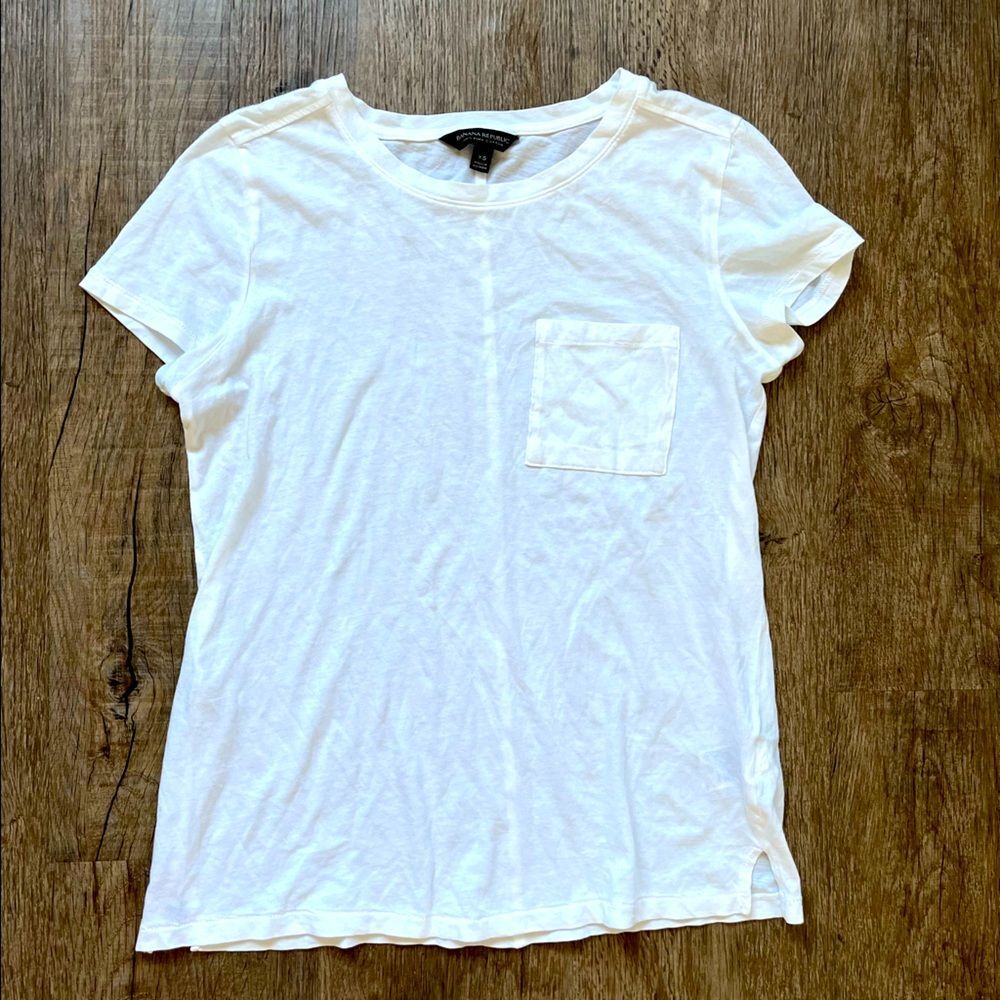 Banana Republic 100% Pima Cotton White T Shirt with Pocket - XS